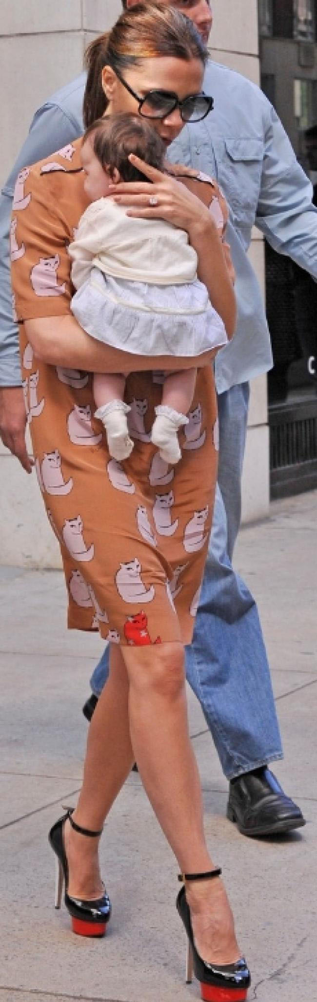 Victoria Beckham marca su estilo hasta en la maternidad